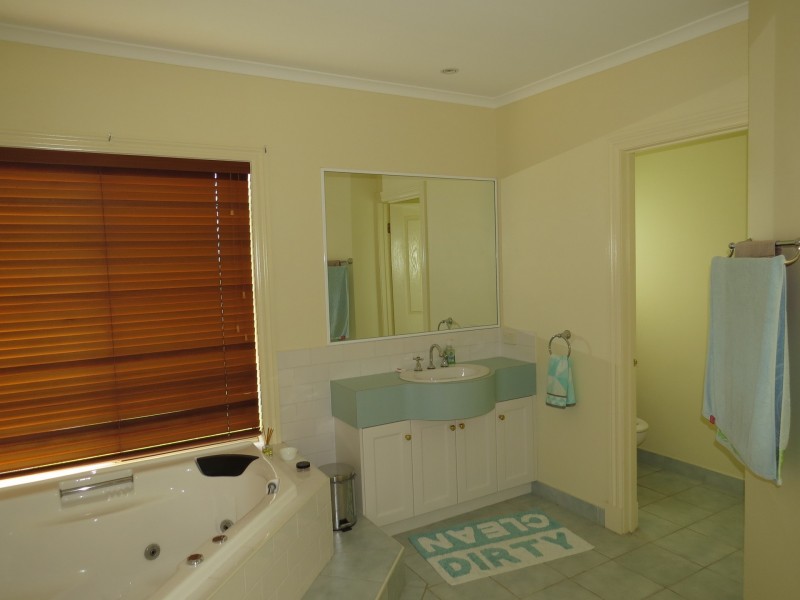 52 Mulhollands Road, Sarsfield VIC 3875