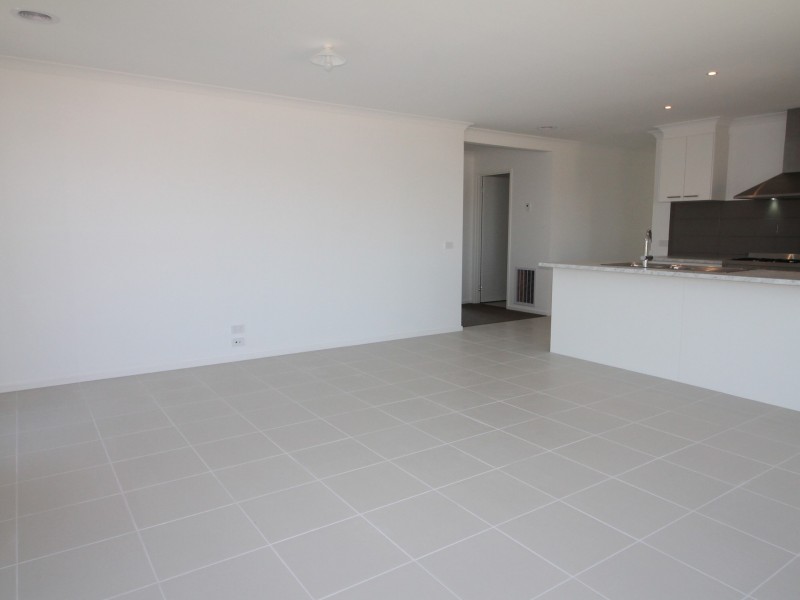 83 Timbarra Drive, Eastwood VIC 3875