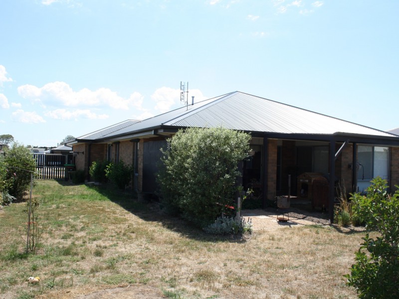 11 Whipbird Street, Bairnsdale VIC 3875