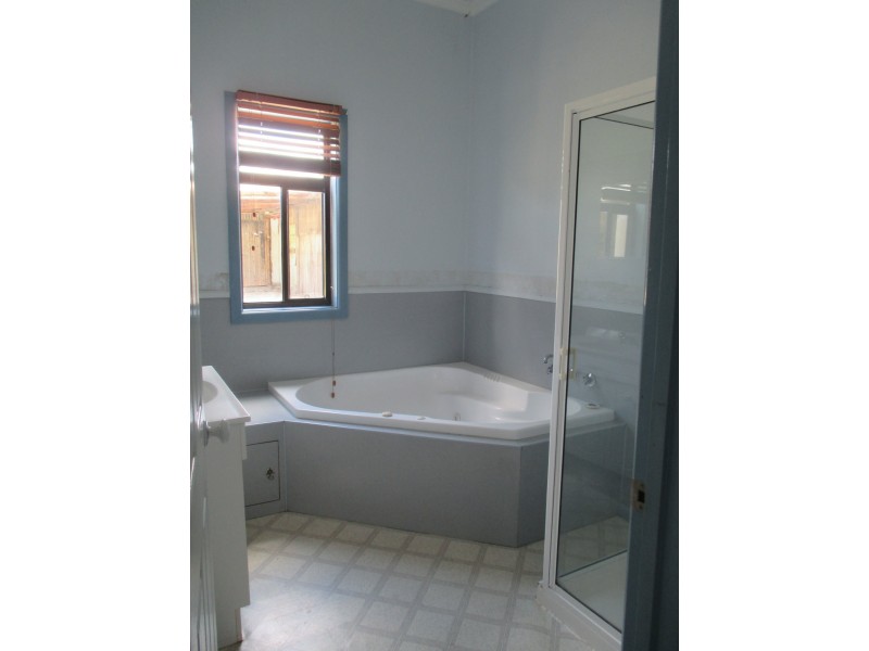 32 Alexander Parade, Bairnsdale VIC 3875