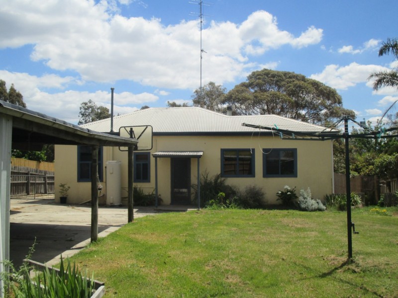 32 Alexander Parade, Bairnsdale VIC 3875