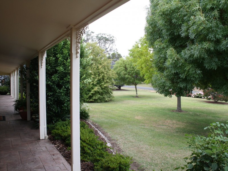 22 Timbarra Drive, Eastwood VIC 3875