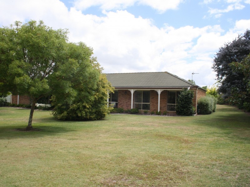 22 Timbarra Drive, Eastwood VIC 3875