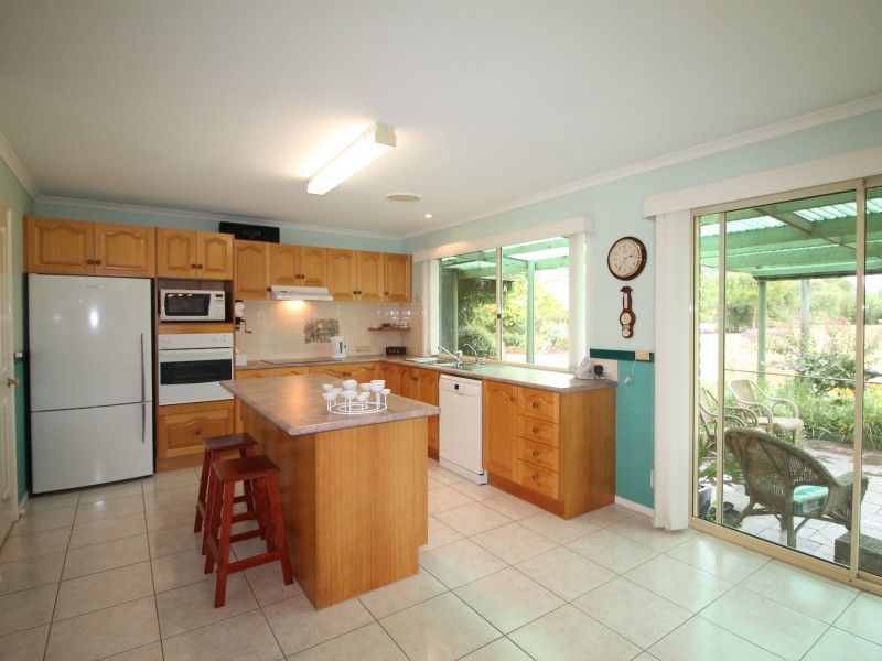 22 Timbarra Drive, Eastwood VIC 3875