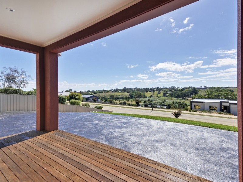 24 Lorimer Drive, Eastwood VIC 3875