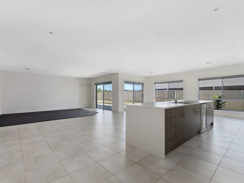 24 Lorimer Drive, Eastwood VIC 3875