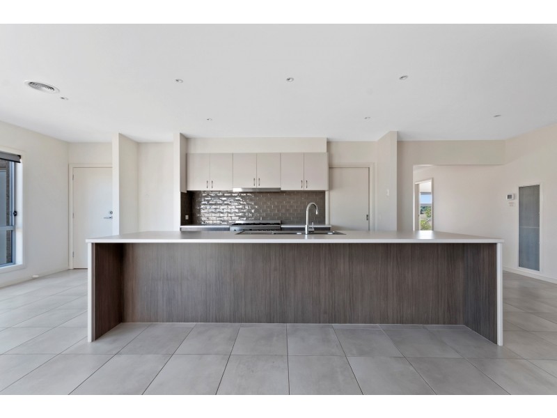 24 Lorimer Drive, Eastwood VIC 3875