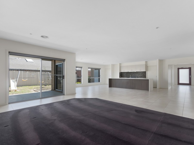 24 Lorimer Drive, Eastwood VIC 3875