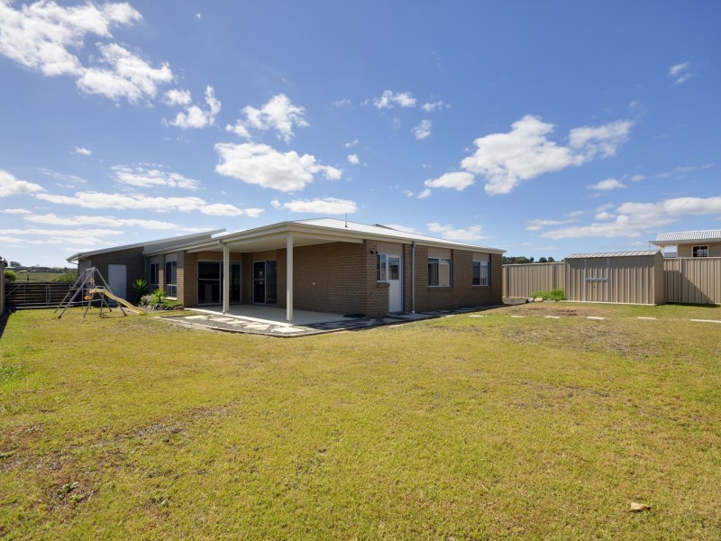 24 Lorimer Drive, Eastwood VIC 3875