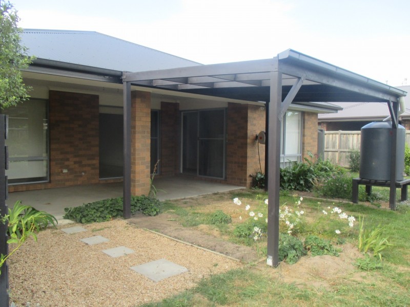 11 Whipbird Street, Bairnsdale VIC 3875