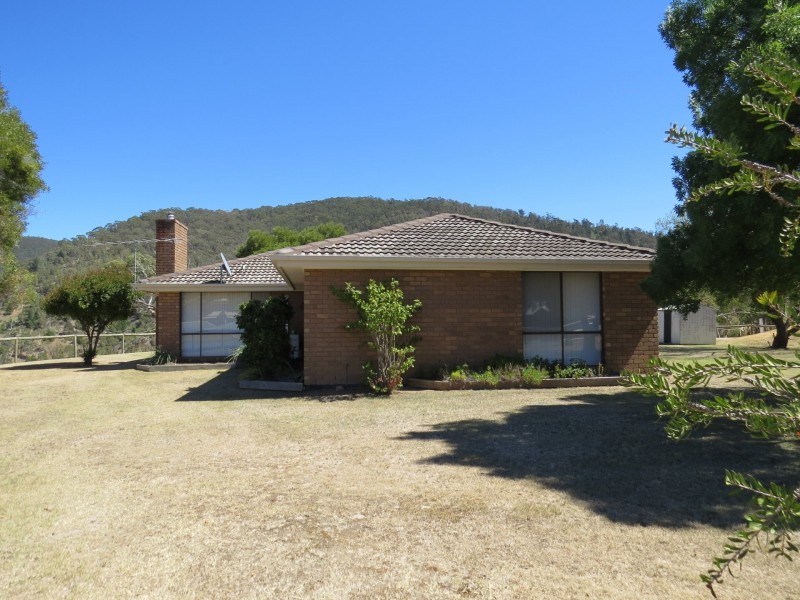 13 Crisp Street, Omeo VIC 3898