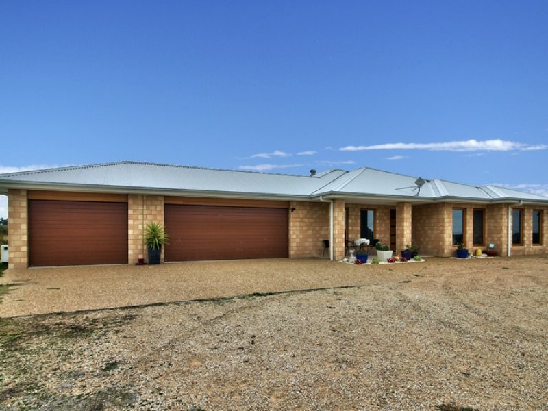 11 Balfours Road, Lucknow VIC 3875