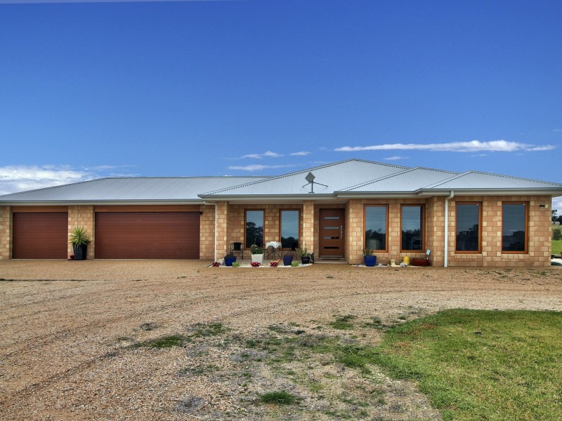 11 Balfours Road, Lucknow VIC 3875