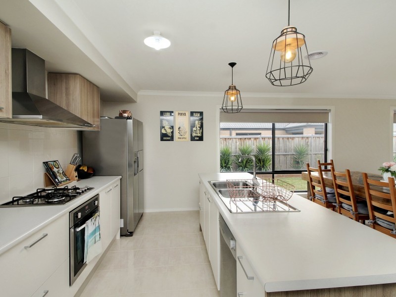 11 Flaxlily Court, Bairnsdale VIC 3875