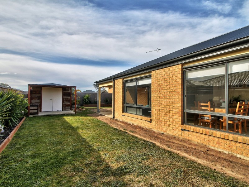 11 Flaxlily Court, Bairnsdale VIC 3875