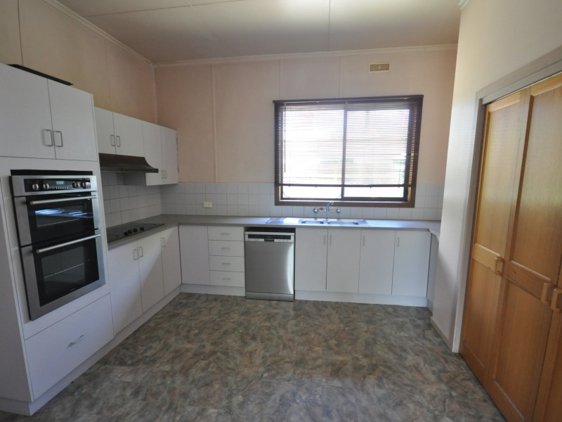 32 Alexander Parade, Bairnsdale VIC 3875
