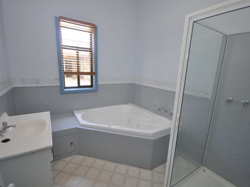 32 Alexander Parade, Bairnsdale VIC 3875