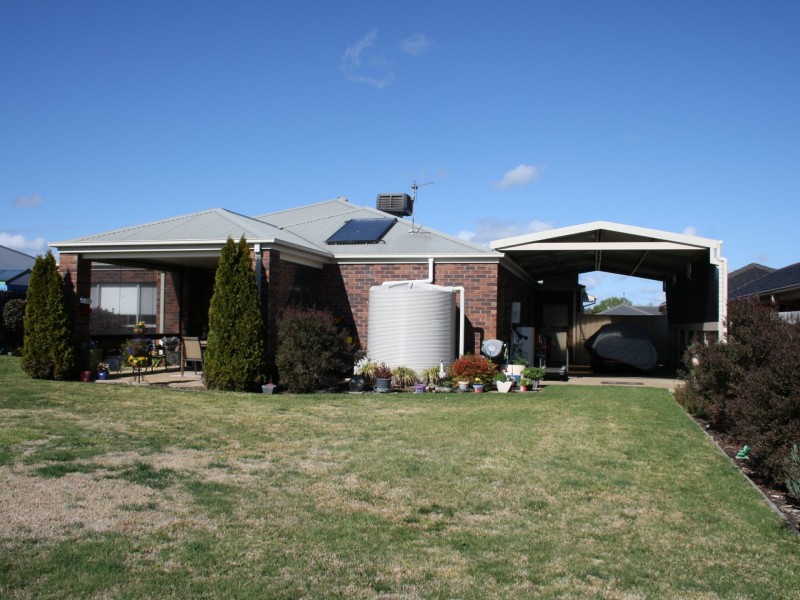 13 Fison Avenue, Bairnsdale VIC 3875