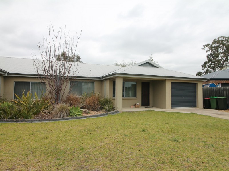11B Barton Place, Eastwood VIC 3875