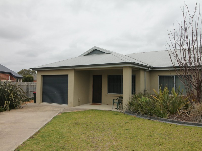 11A Barton Place, Eastwood VIC 3875