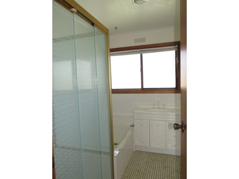 14 Robb Street, Bairnsdale VIC 3875