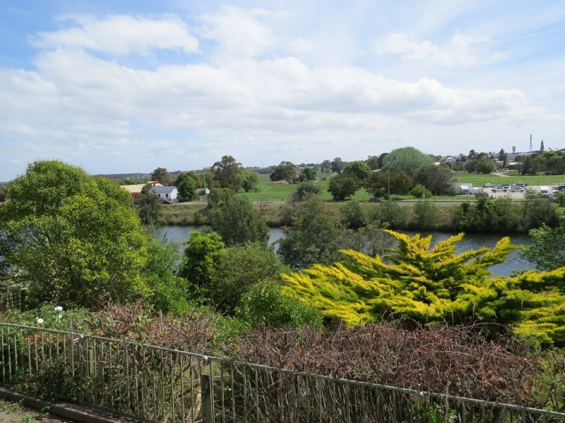 14 Robb Street, Bairnsdale VIC 3875