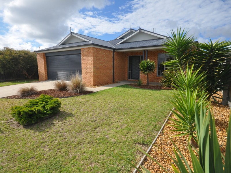 34 Deakin Avenue, Eastwood VIC 3875