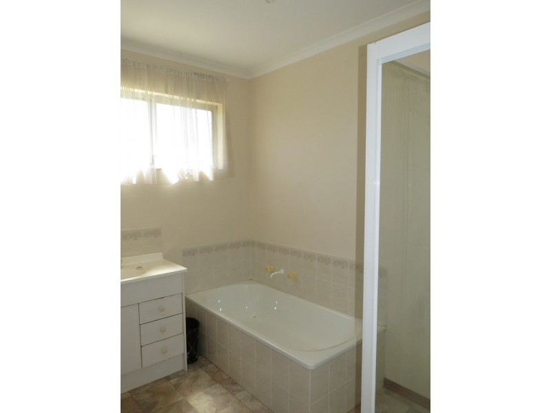 15 Harnham Drive, Bairnsdale VIC 3875