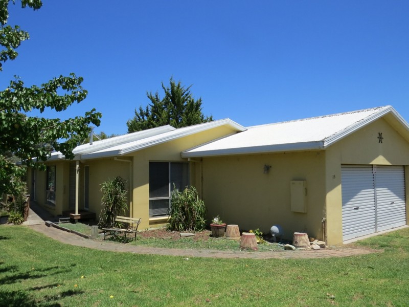 15 Harnham Drive, Bairnsdale VIC 3875