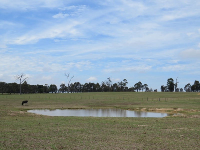 16 Calverts Road, Hillside VIC 3875