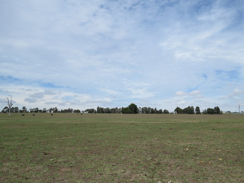 16 Calverts Road, Hillside VIC 3875