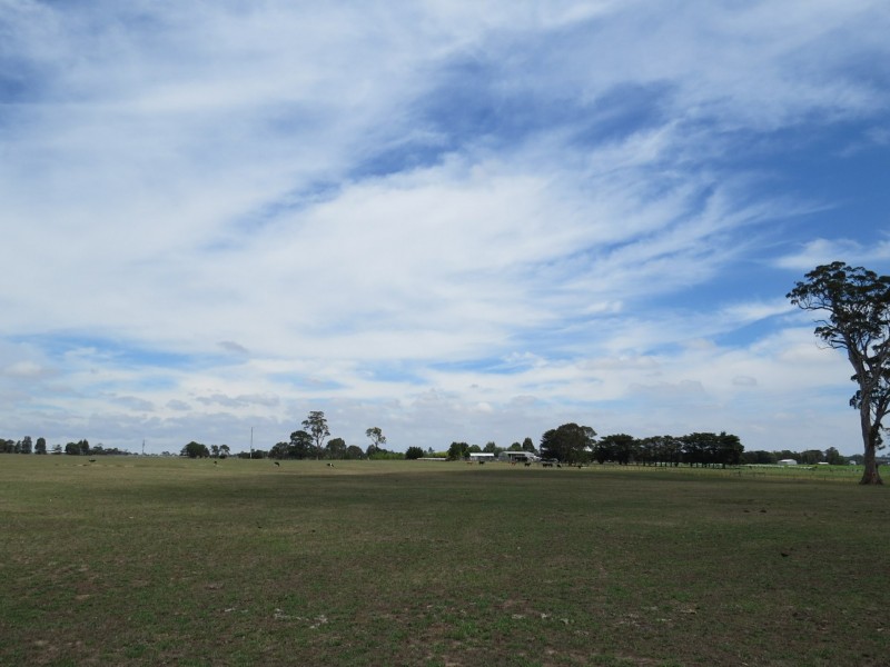 16 Calverts Road, Hillside VIC 3875
