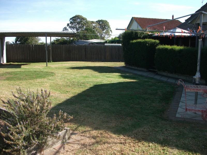 17 Davies Street, Bairnsdale VIC 3875