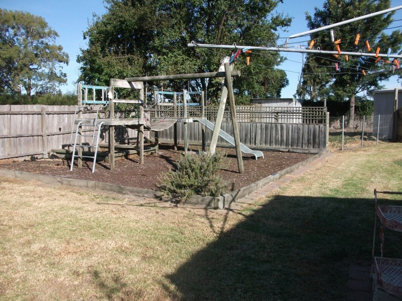 17 Davies Street, Bairnsdale VIC 3875