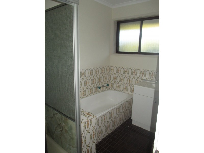 5 Clifton Close, Wy Yung VIC 3875