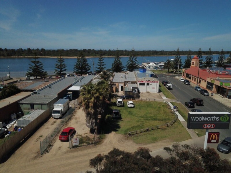6 Mechanics Street, Lakes Entrance VIC 3909