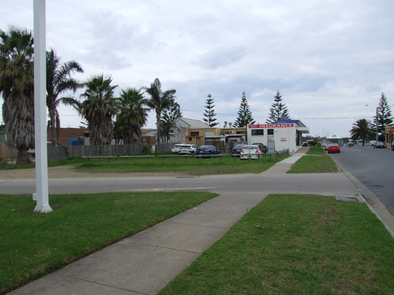 6 Mechanics Street, Lakes Entrance VIC 3909