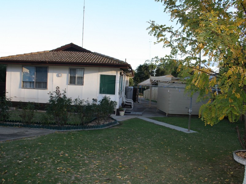 33 Cameron Crescent, Bairnsdale VIC 3875