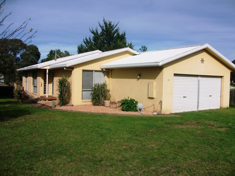 15 Harnham Drive, Bairnsdale VIC 3875