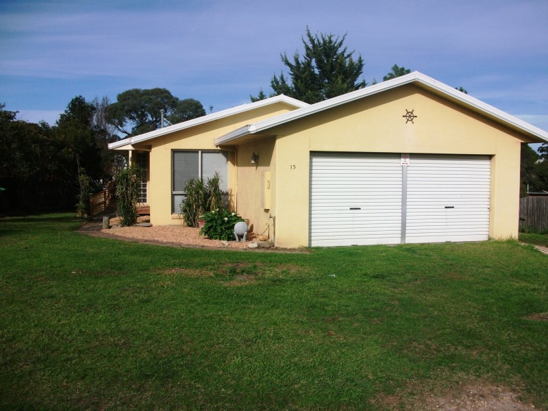 15 Harnham Drive, Bairnsdale VIC 3875