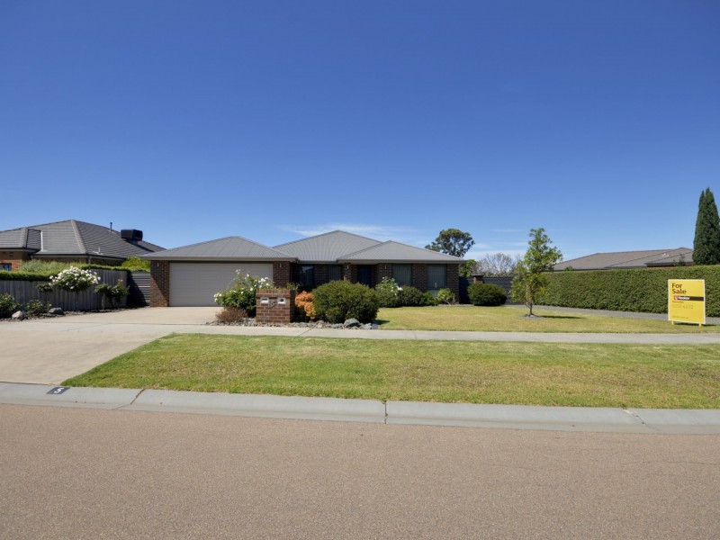 5 Kooralbyn Court, Eastwood VIC 3875