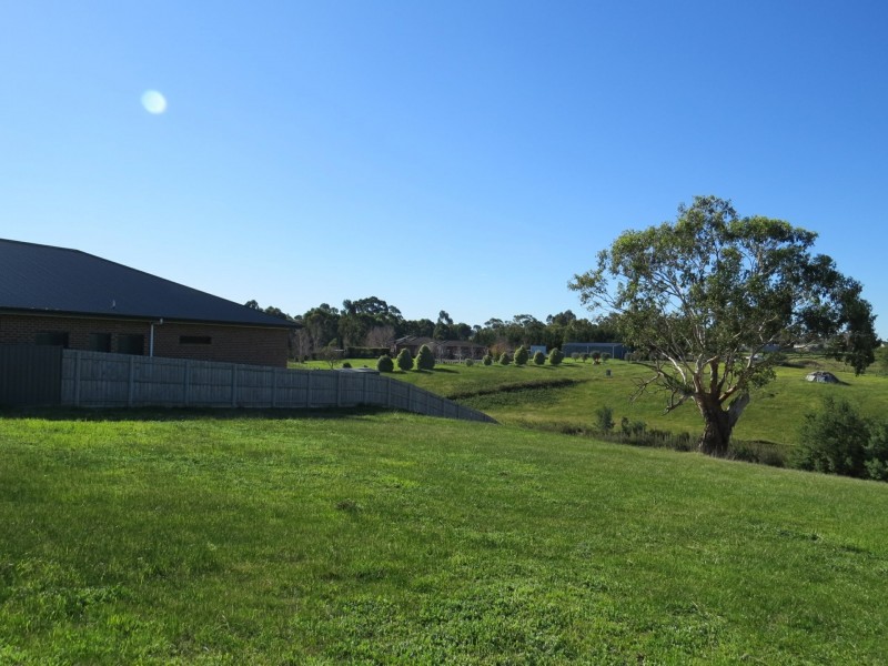 43 Eastern View Drive, Eastwood VIC 3875