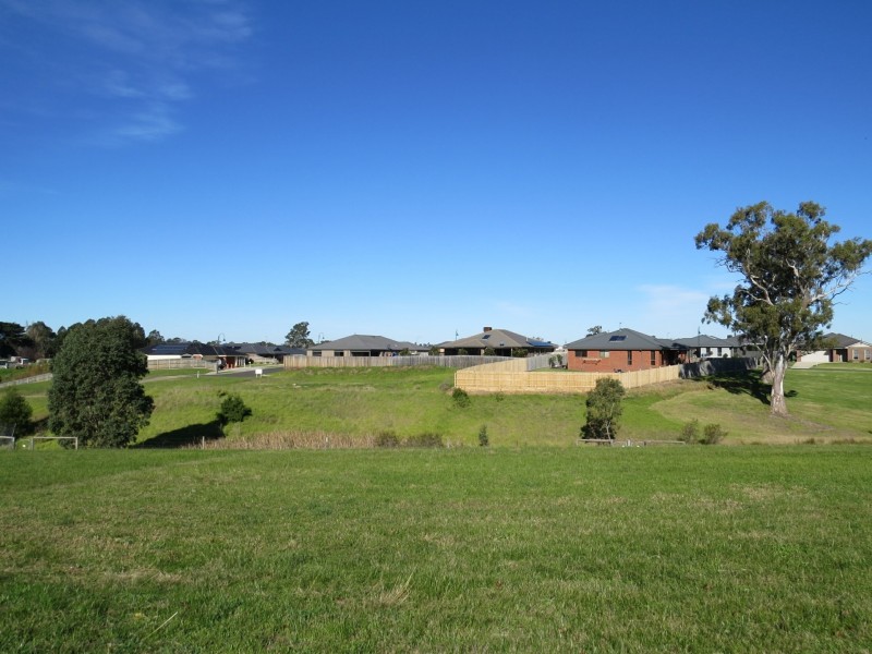 32 Phoebes Way, Eastwood VIC 3875