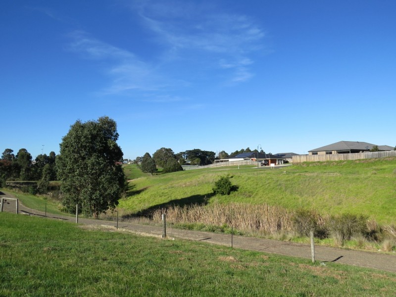 32 Phoebes Way, Eastwood VIC 3875