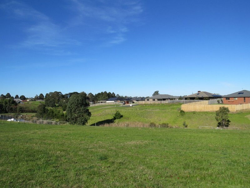 32 Phoebes Way, Eastwood VIC 3875