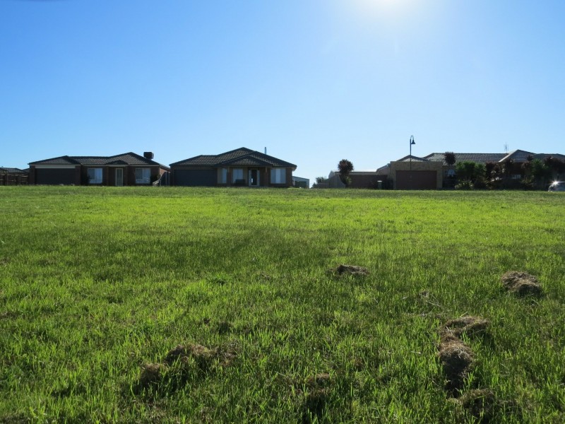 32 Phoebes Way, Eastwood VIC 3875