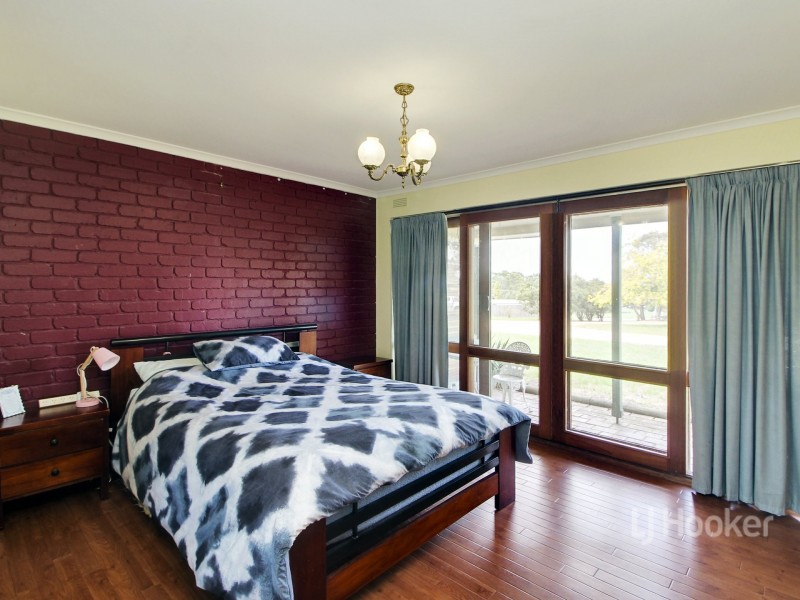 6 Dwyer Street, Wy Yung VIC 3875