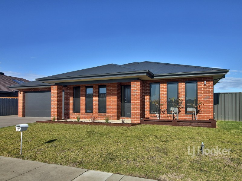 24 Len Cook Drive, Eastwood VIC 3875