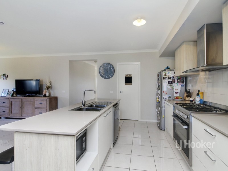 24 Len Cook Drive, Eastwood VIC 3875
