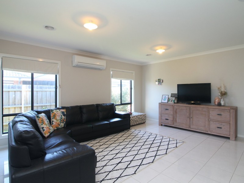 24 Len Cook Drive, Eastwood VIC 3875